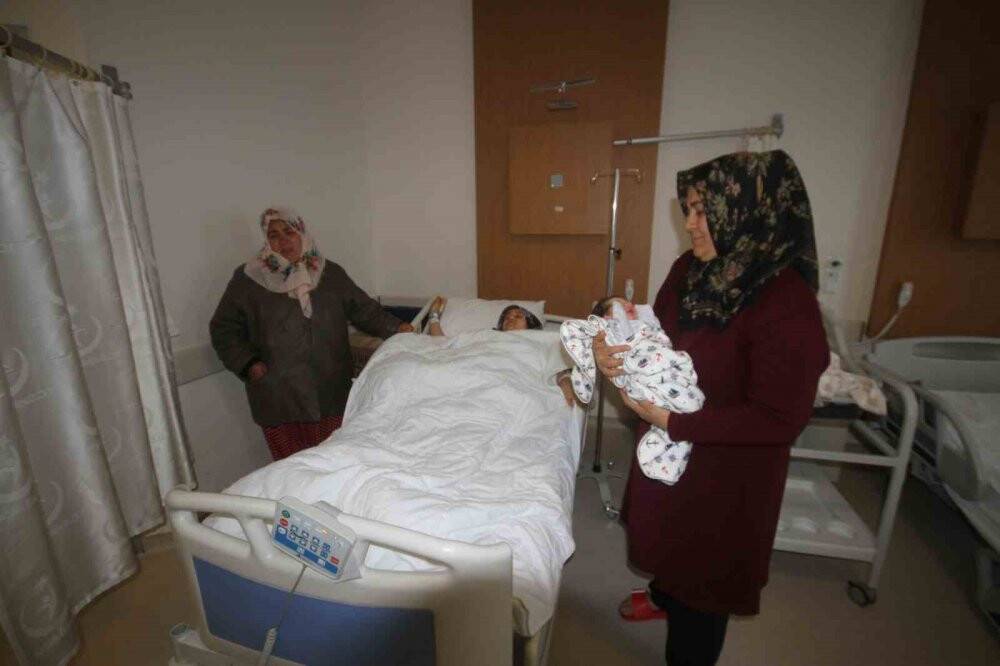 Hatay’da evleri yıkıldı, Konya'da buruk mutluluğu yaşadılar