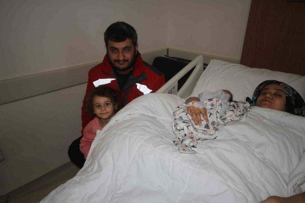 Hatay’da evleri yıkıldı, Konya'da buruk mutluluğu yaşadılar