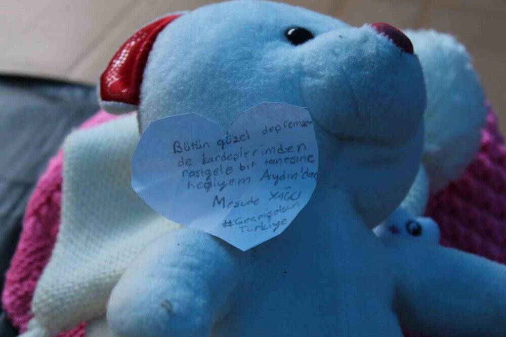 Yardım kolisinden duygulandıran not