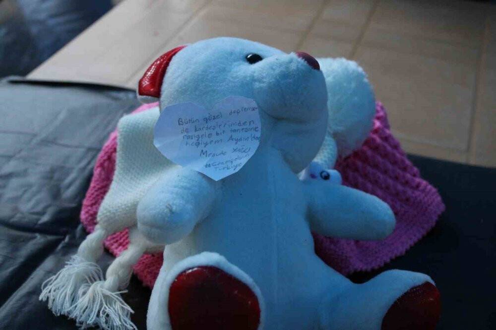 Yardım kolisinden duygulandıran not