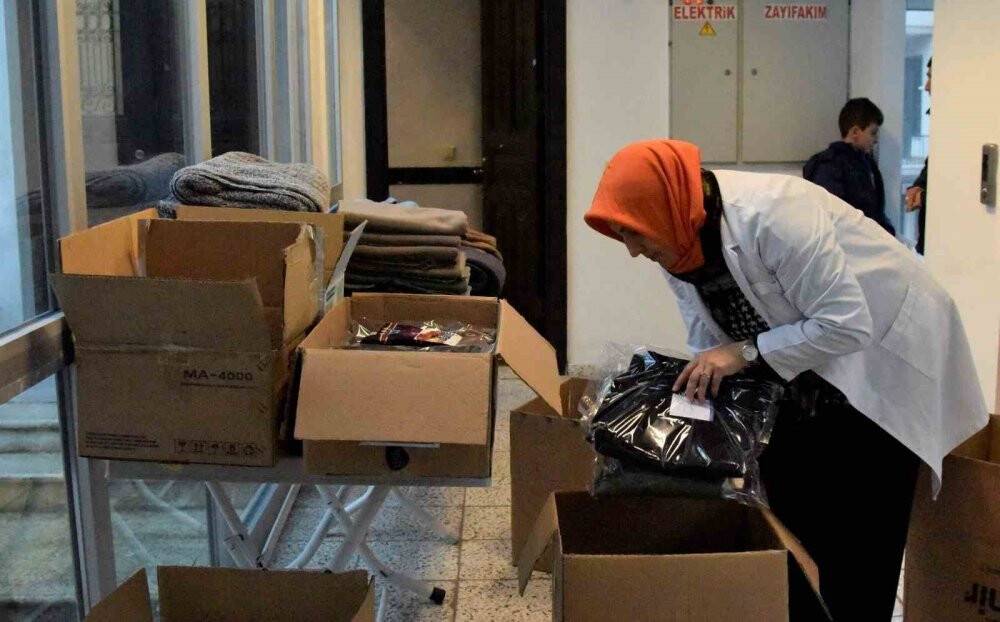 Kadın kursiyerler depremzedeler için üretiyorlar