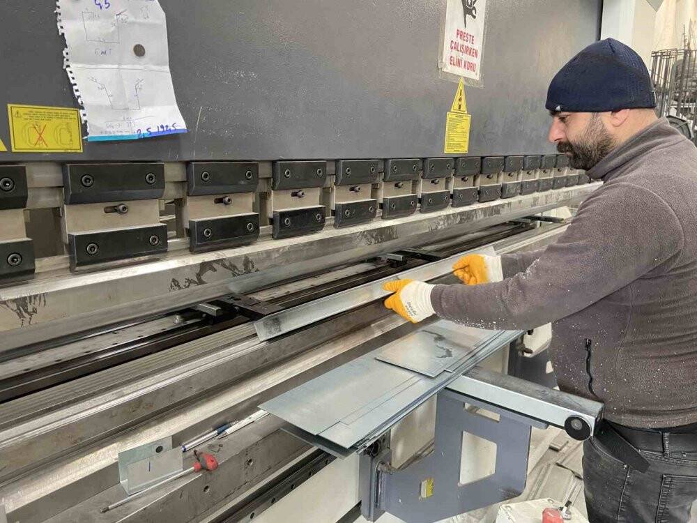 Konyalı sanayi ustalarından depremzedelere yardım