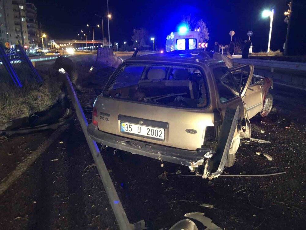 Rize’de aydınlatma direğine çarpan araç takla attı: 2 yaralı