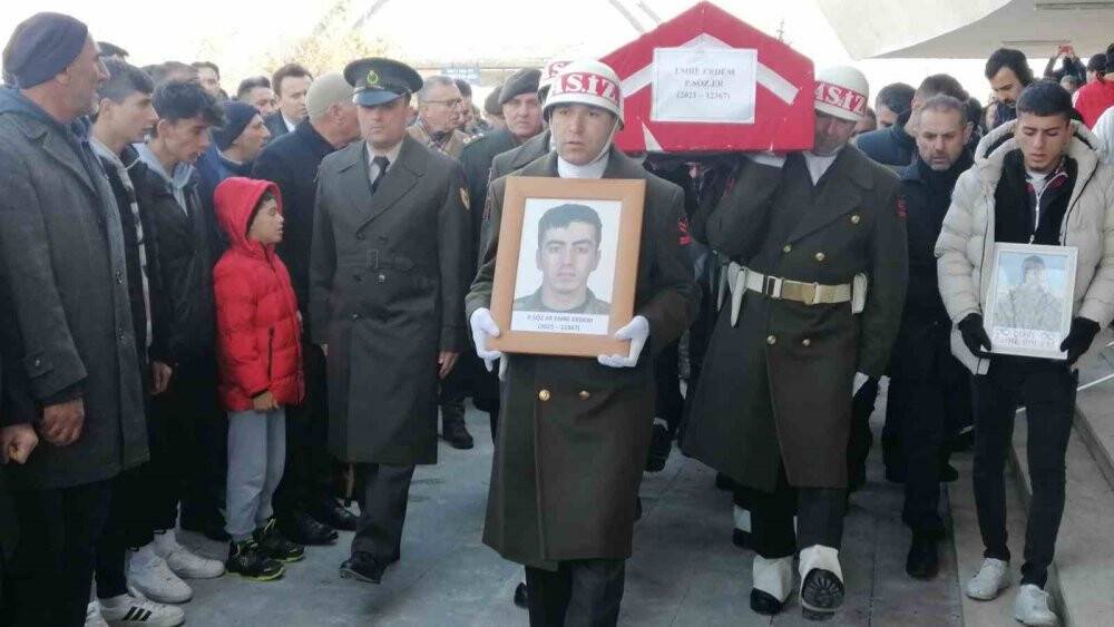 Sözleşmeli er depremde şehit oldu