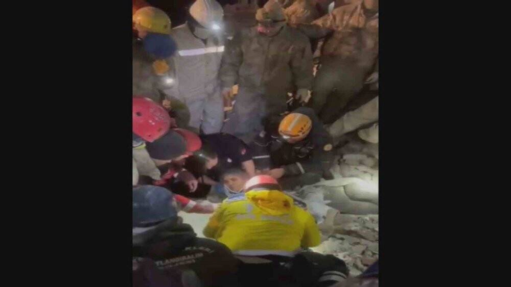 62'lik teyzeden 163 saat sonra gelen yaşam sevinci