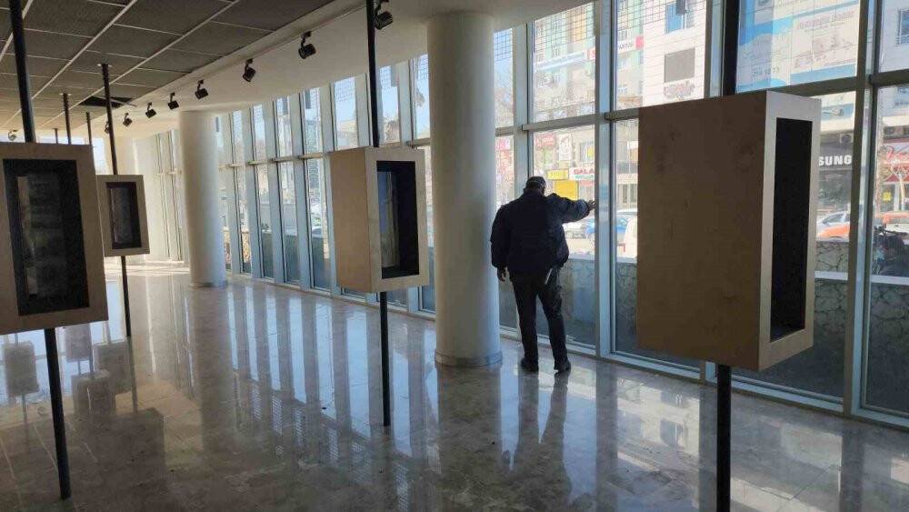 Binlerce yapının yok olduğu Adıyaman’da şaşırtan bina