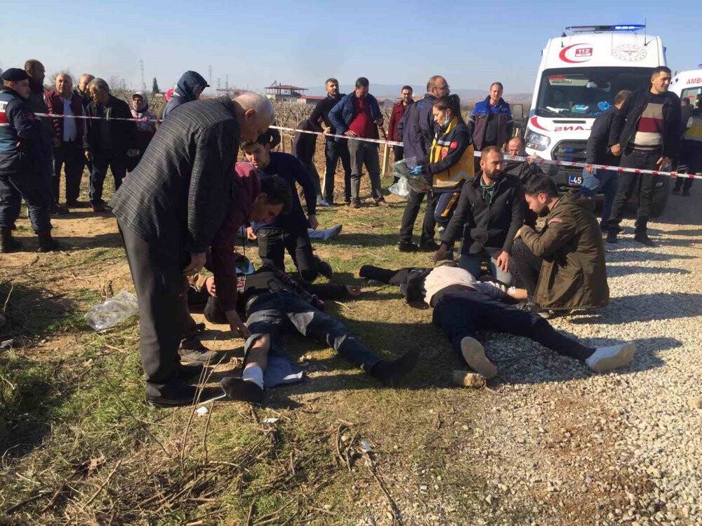 Manisa’da işçi servisine tır çarptı: 17 yaralı