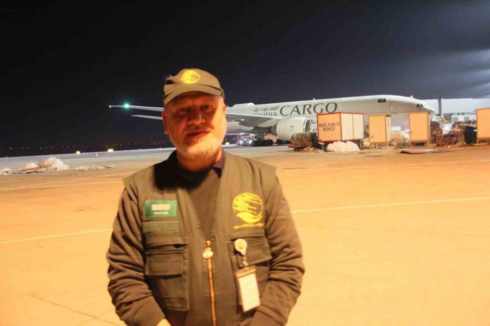 Suudi Arabistan’dan deprem bölgesine 7 uçak dolusu yardım