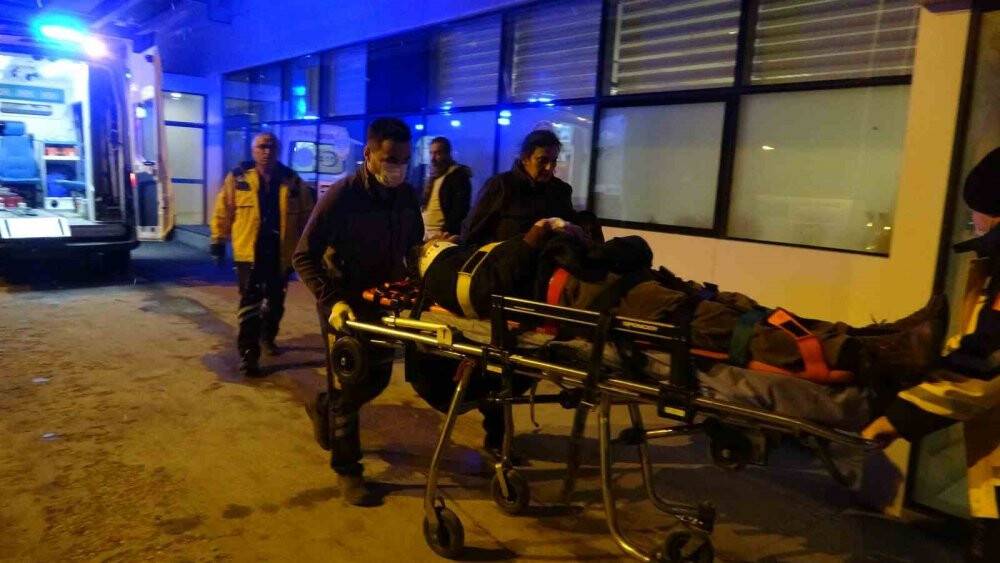 Yolcu otobüsü devrildi: 30 yaralı