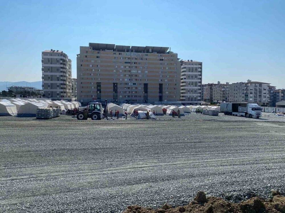 Mehmetçik enkaz kaldırma görevlerine devam ediyor