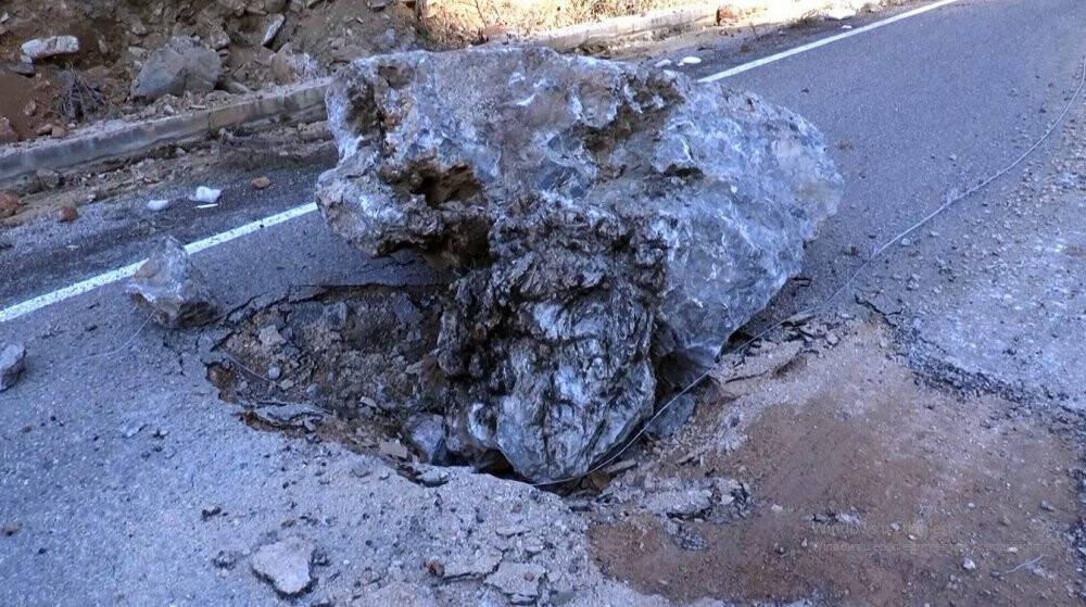 Türkiye'yi sarsan depremlerde 2 dağ birleşti