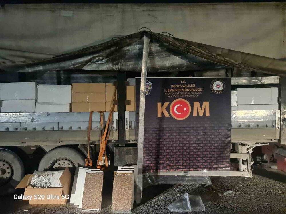 Zehir tacirleri bunu da yaptı: Yardım taşıyan tırların arasında yakalandı!