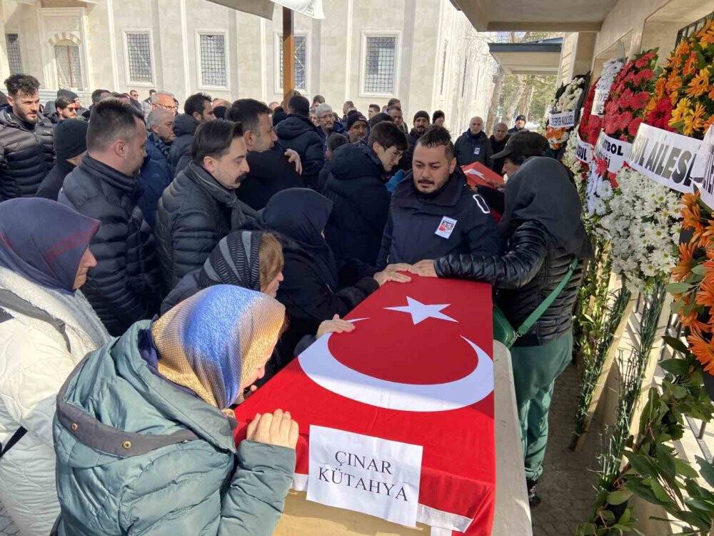 Depremde hayatını kaybeden hentbolcu Cemal Kütahya ve oğlu Çınar Konya'da toprağa verildi