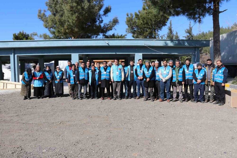 Depremde hayatını kaybedenlere son görev hakkıyla yapılıyor