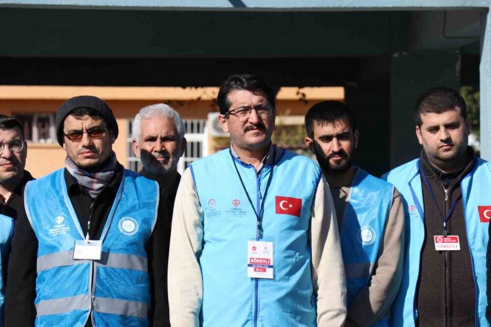 Depremde hayatını kaybedenlere son görev hakkıyla yapılıyor