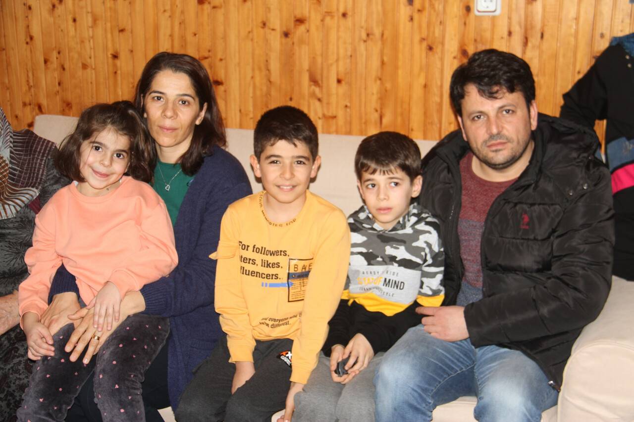 evini-depremzede-aileye-acan-hayirsever-6.jpg