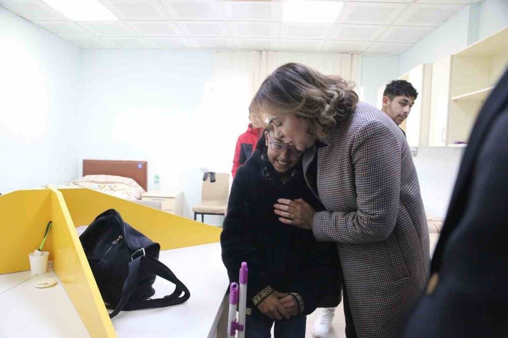 Mersin 200 bin depremzedeyi ağırlıyor