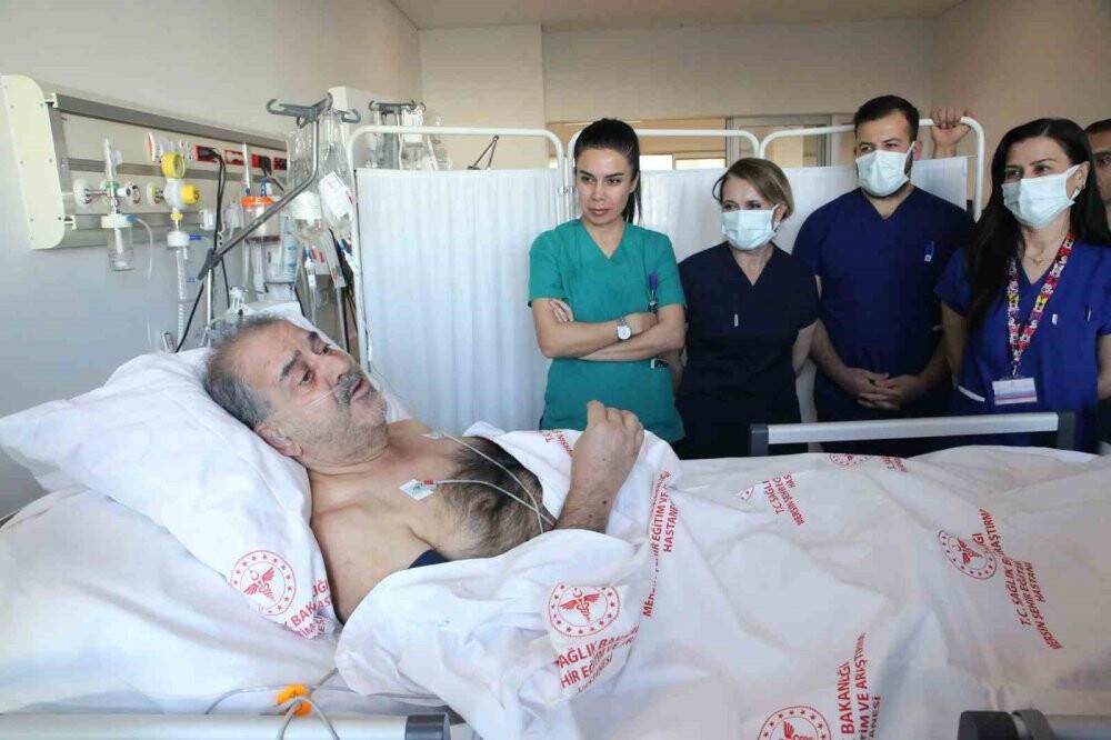 183 saat boyunca enkaz altındaydı, idrarını içerek...