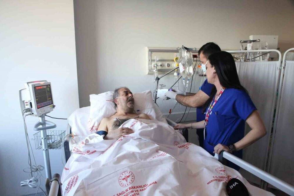 183 saat boyunca enkaz altındaydı, idrarını içerek...