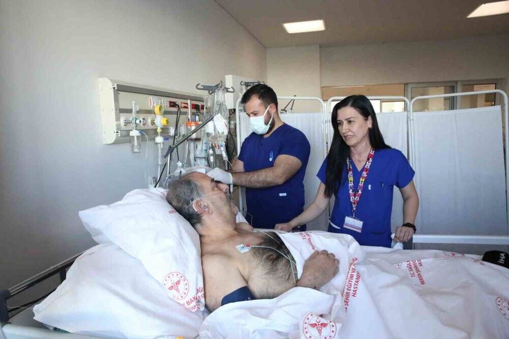 183 saat boyunca enkaz altındaydı, idrarını içerek...