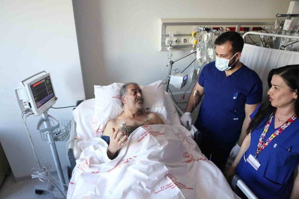 183 saat boyunca enkaz altındaydı, idrarını içerek...