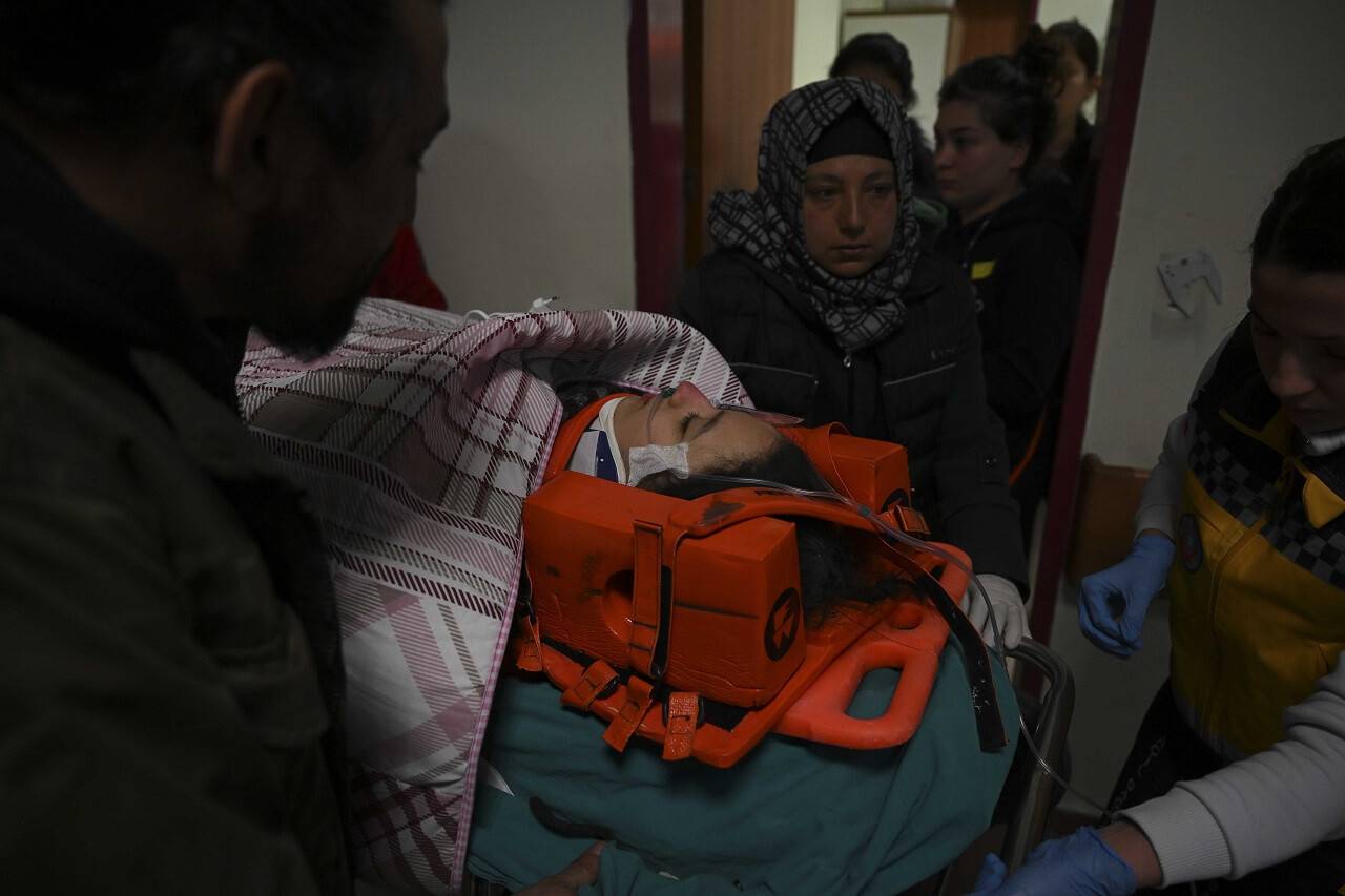 aa-20230216-30325752-30325749-kahramanmarasta-depremin-248inci-saatinde-kurtarilan-17-yasindaki-aleyna-olmez.jpg
