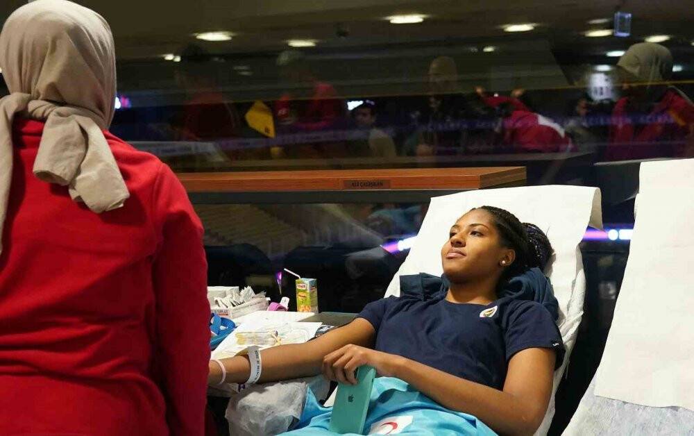 Fenerbahçe Kadın Voleybol Takımı, kan bağışı yaptı