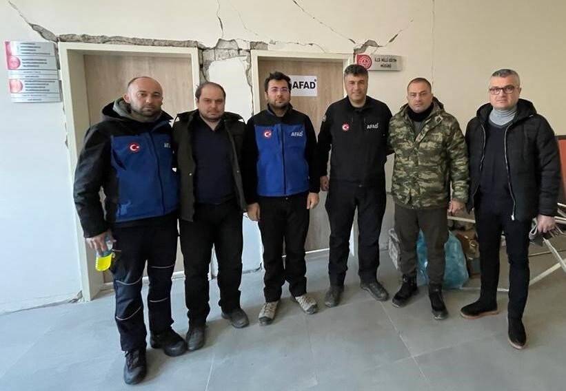 MASKİ ekipleri konteyner kente içme suyu hattı döşüyor