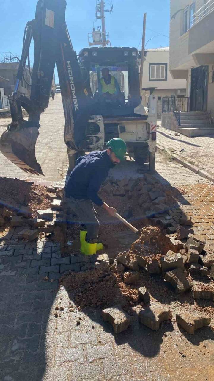 MASKİ ekipleri konteyner kente içme suyu hattı döşüyor