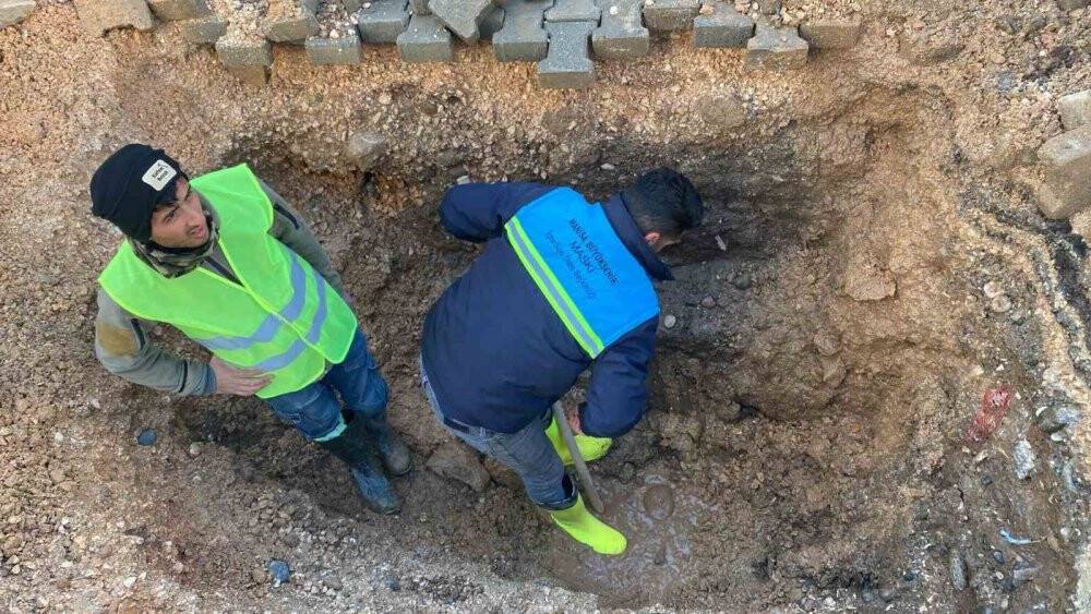 MASKİ ekipleri konteyner kente içme suyu hattı döşüyor