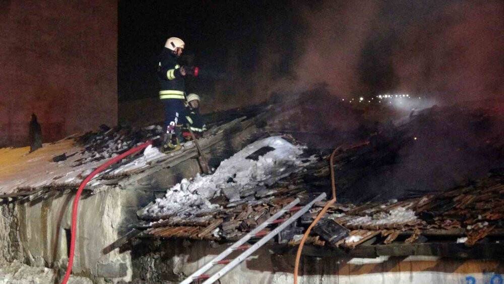 Müstakil ev yangında küle döndü