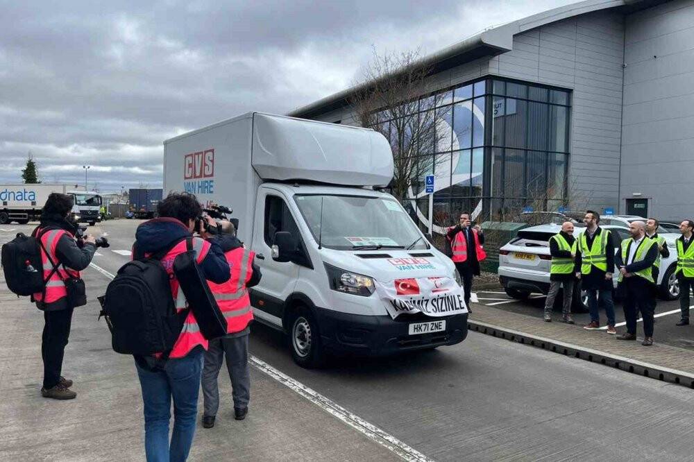 Arsenal’den depremzedelere 2 tır yardım