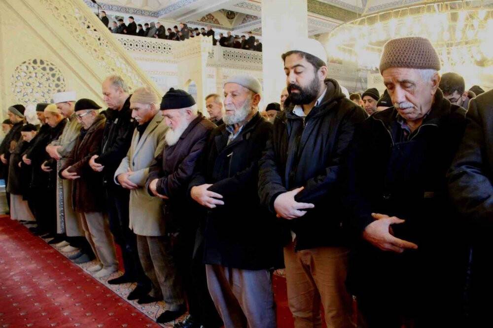 Depremde hayatını kaybedenler için Konya’da gıyabi cenaze namazı kılındı