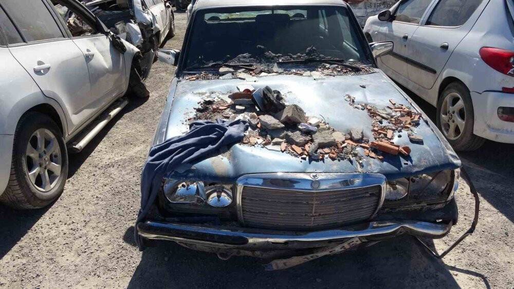 Depremde hurdaya dönen binlerce araç otoparklarda