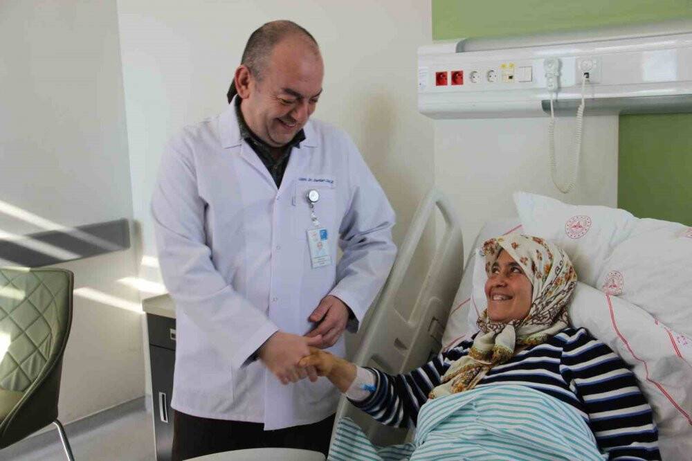 'Enkaz altındayken bir şehit zemzem suyu verdi'