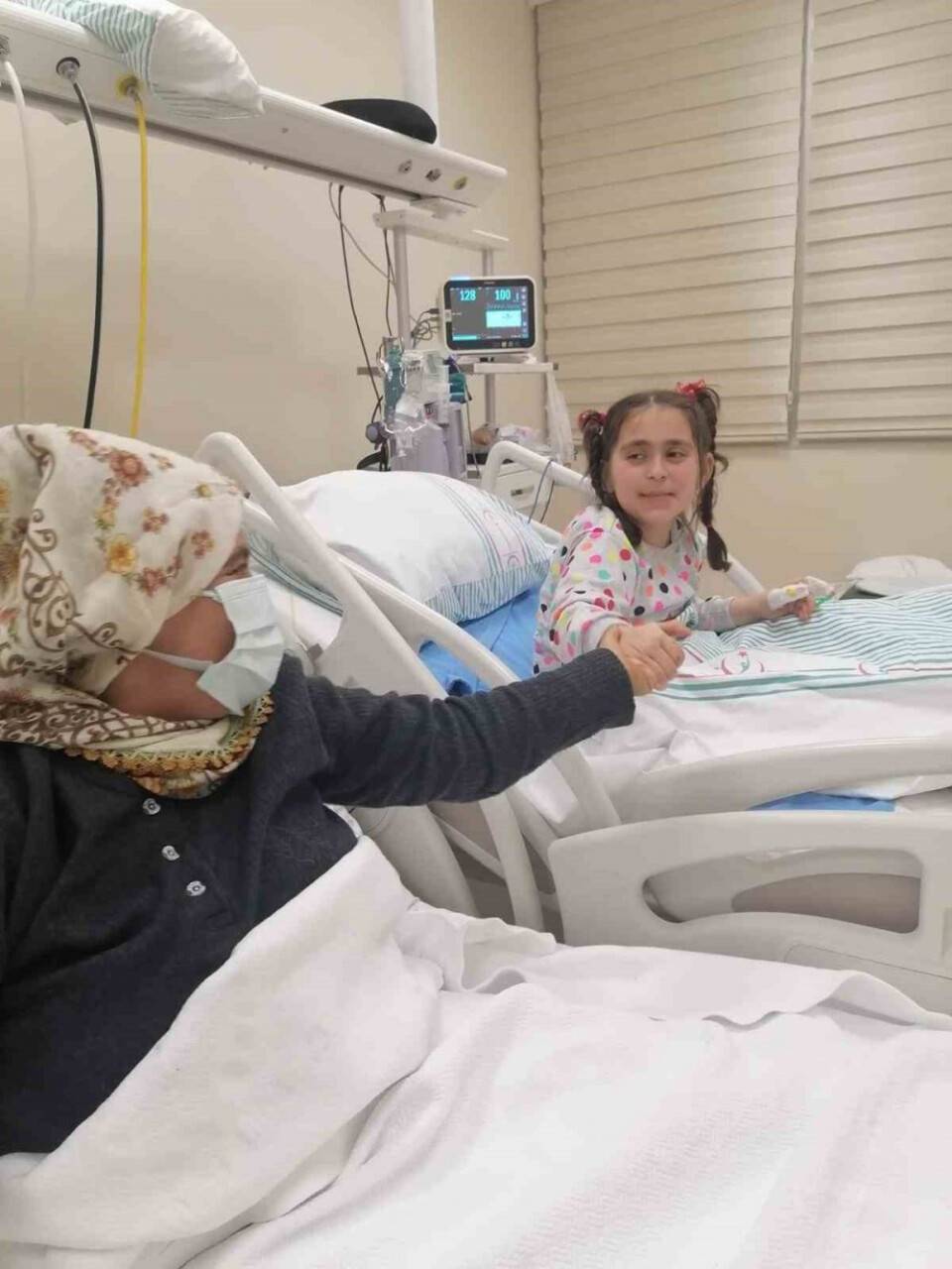 'Enkaz altındayken bir şehit zemzem suyu verdi'