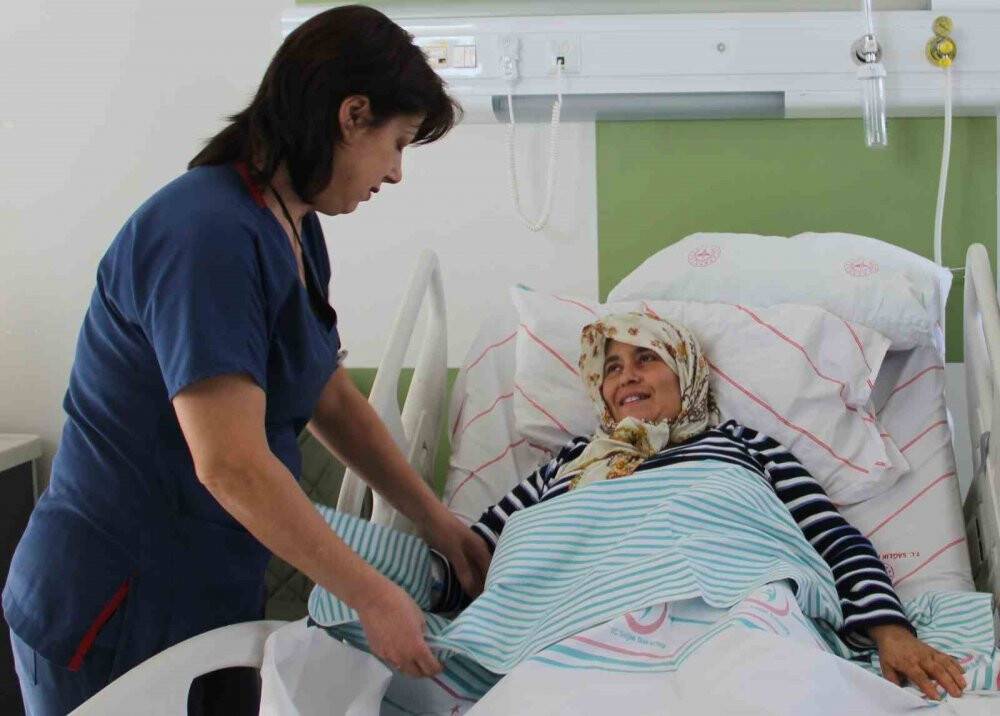 'Enkaz altındayken bir şehit zemzem suyu verdi'