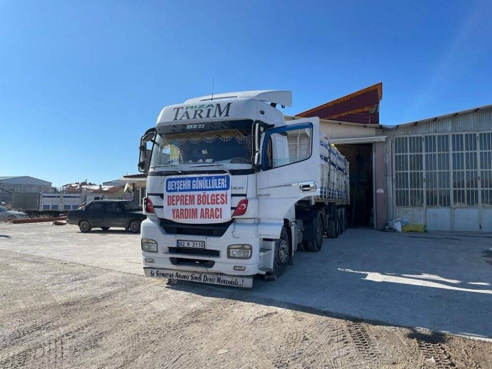 Konya'dan depremzede  çiftçilere yem yardımı