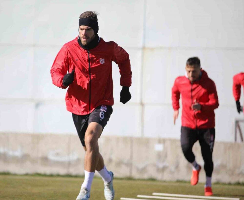 Sivassporlu Goutas'tan, depremzedelere 700 bin TL