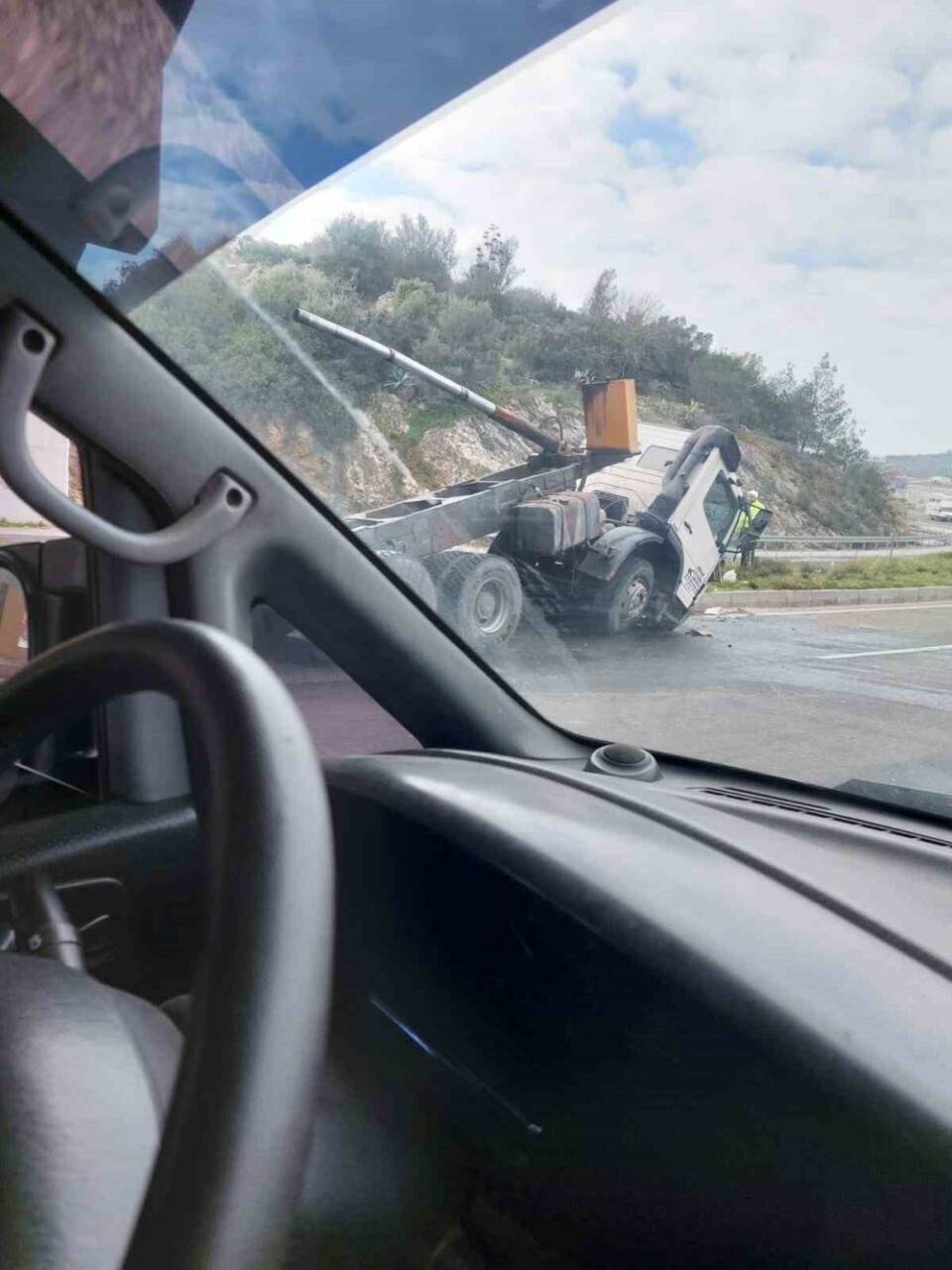 Dorse köprüye çarptı