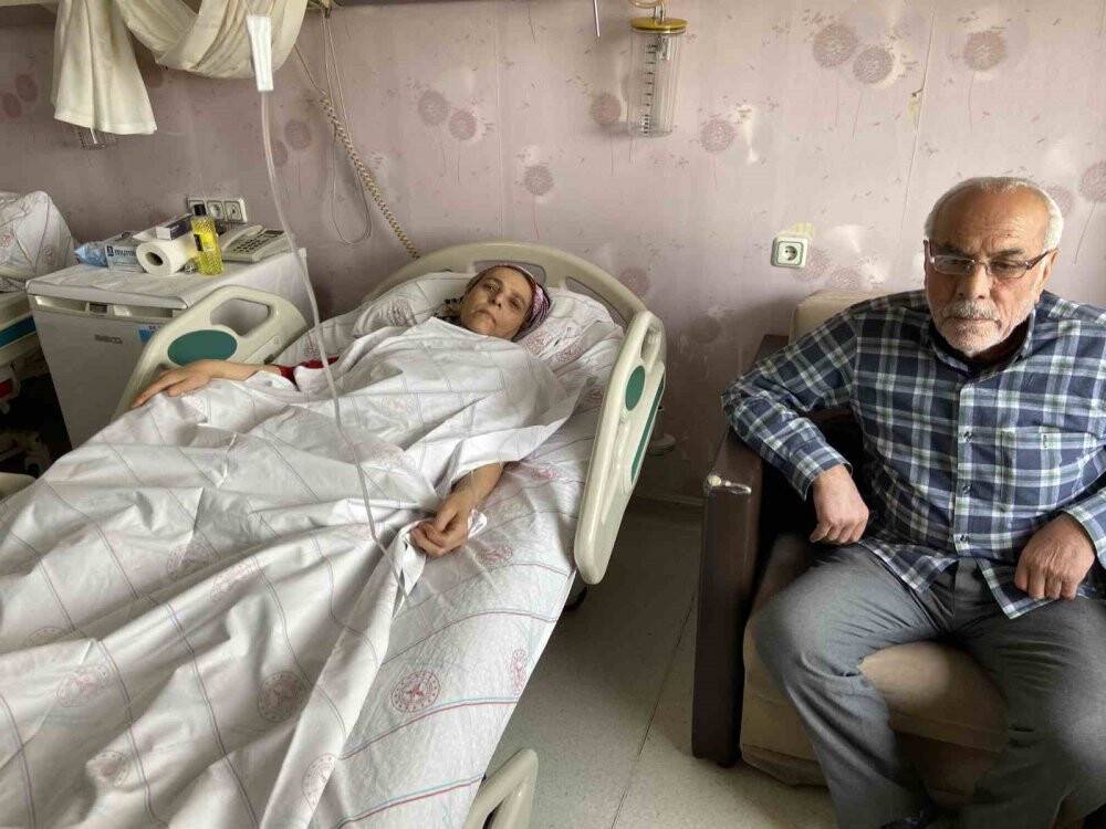 Enkaz altında kızını kaybeden anne o anları anlattı