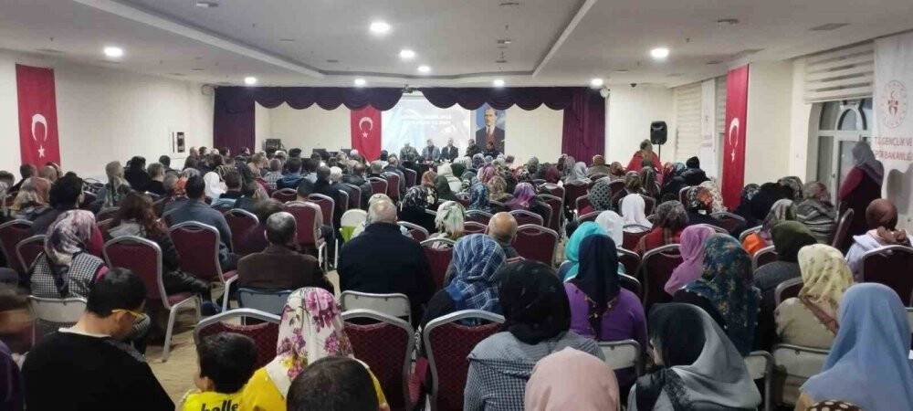 Konya'da depremzedelere KYK yurdunda kandil programı