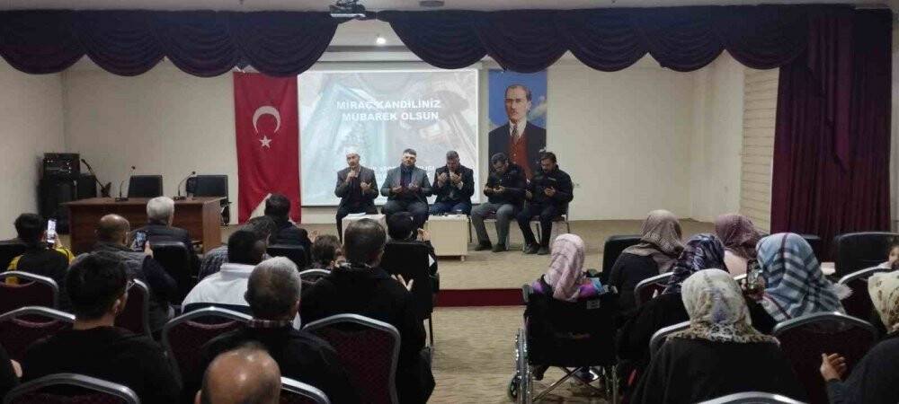 Konya'da depremzedelere KYK yurdunda kandil programı