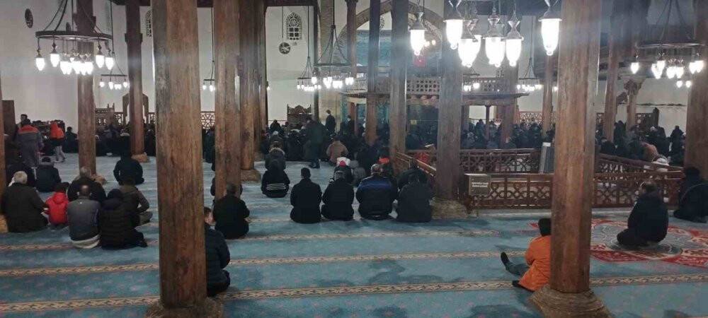 Konya'da depremzedelere KYK yurdunda kandil programı