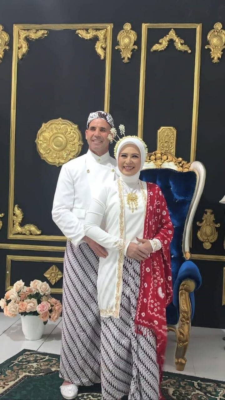 Mutluluğu Endonezya’da buldu