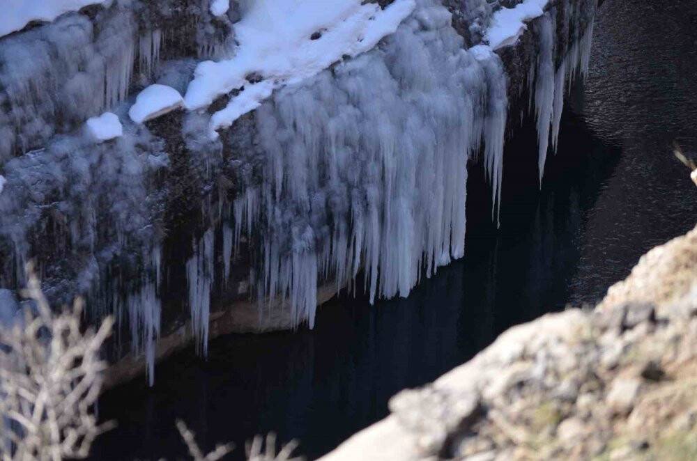 Şırnak’ın dağları buz tuttu