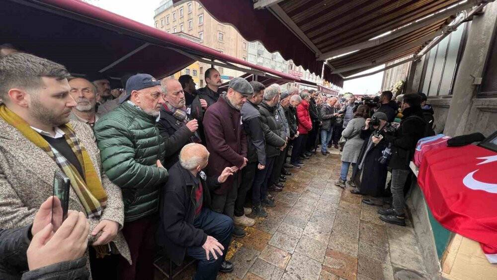Ahmet Suat Özyazıcı son yolculuğuna uğurlandı