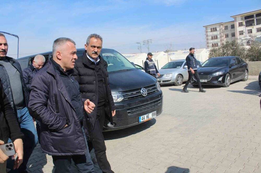 Bakan Özer: 10 il ile ilgili durumu yarın açıklayacağız