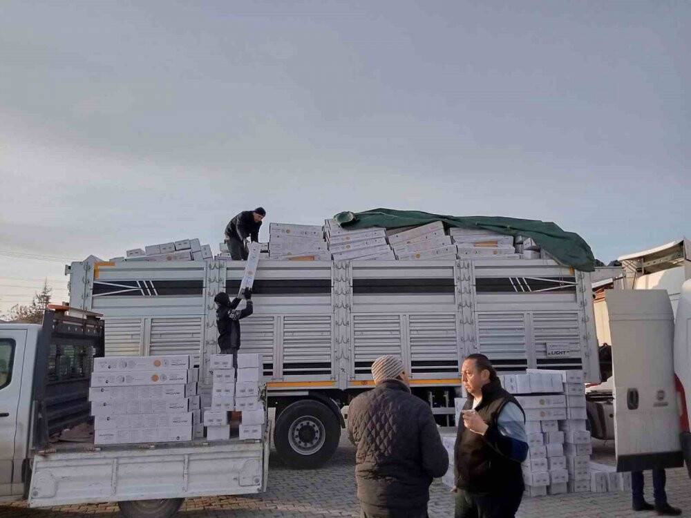 Kulu’dan depremzedelere çadır ve ısıtıcı yardımı