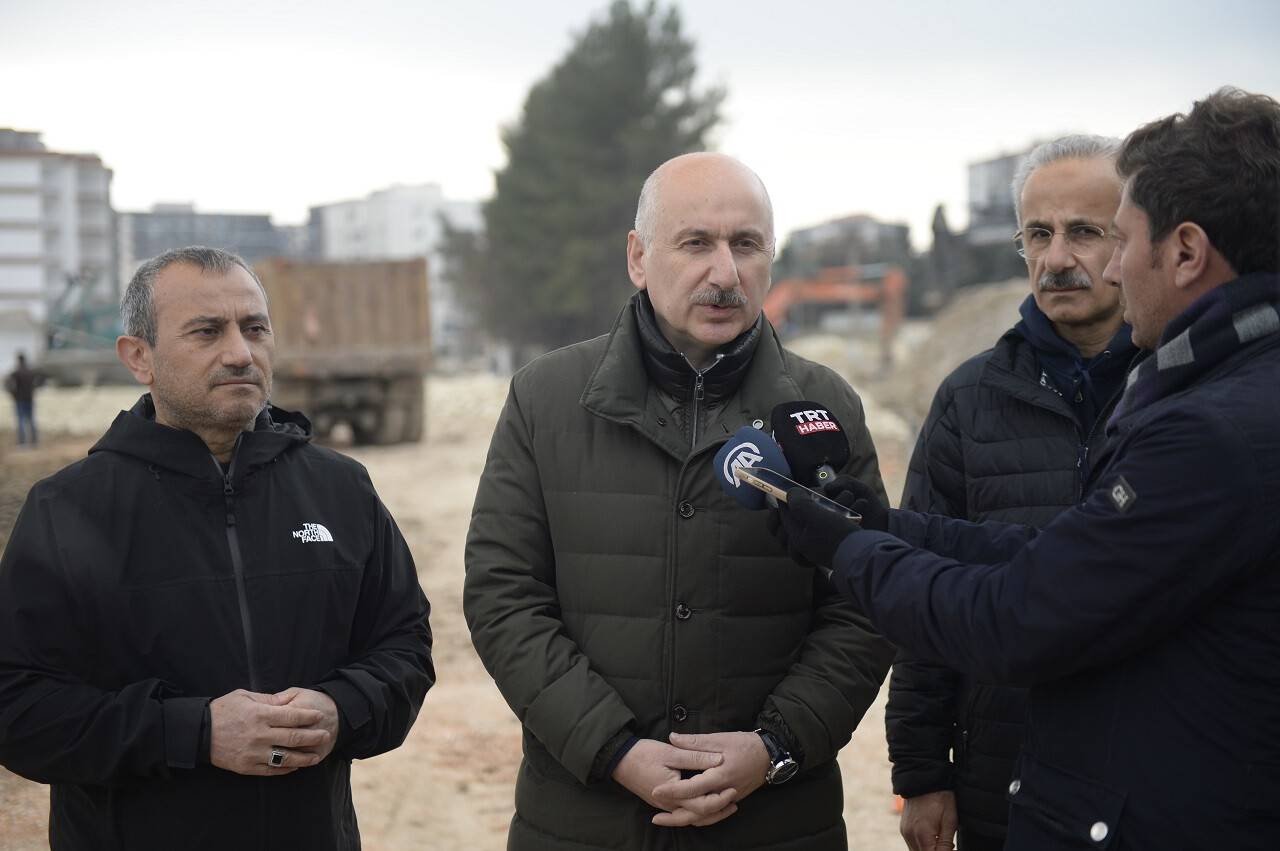 aa-20230220-30356463-30356461-ulastirma-ve-altyapi-bakani-adil-karaismailoglu-adiyamanda-1.jpg